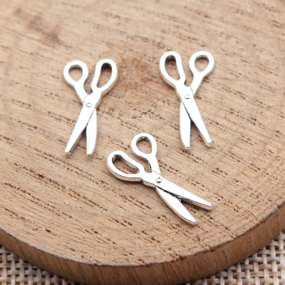 Vintage Fashion Stores - 40pcs 18x9mm(0.71x0.35inch) Antique Silver Color Scissors